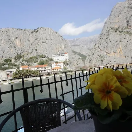 & River View Appartamento Omiš