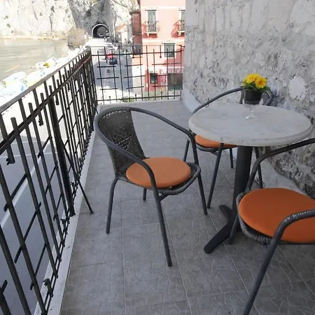 & River View Omis